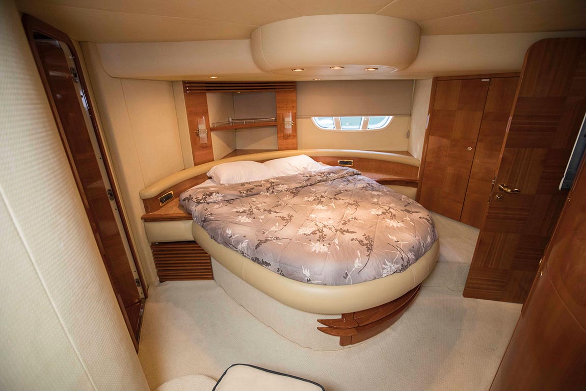 Room in the 55 Ft Azimut Yacht